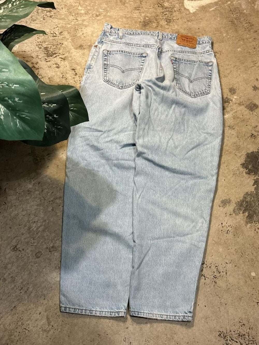 Vintage 90s USA Levi's 560 Loose Fit Tapered Leg Light Wash Jeans Size 36x32